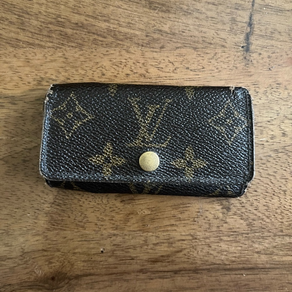 Louis Vuitton leather monogram key holder